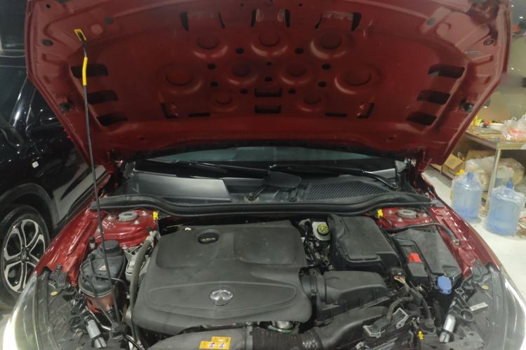 Used Infiniti QX30 2017 1.6T Two-Wheel-Drive Sport Edition Engine Bay