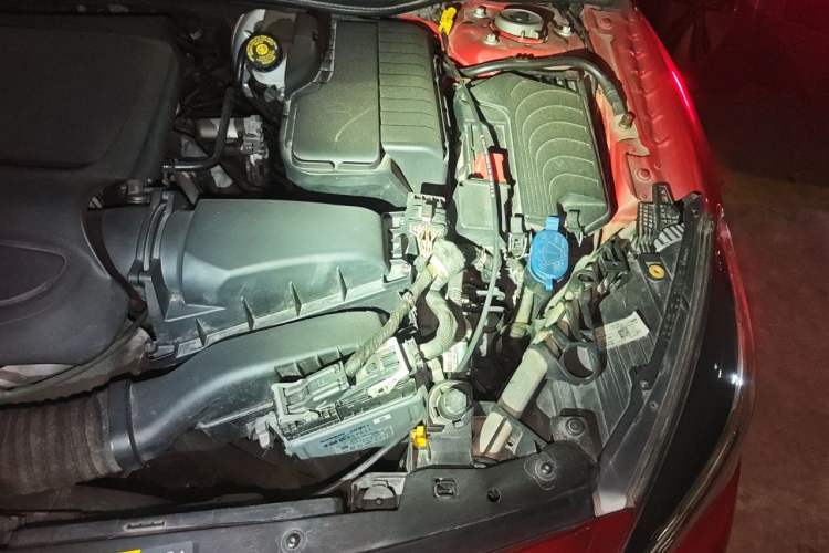 Used Infiniti QX30 2017 1.6T Two-Wheel Drive Fashion Edition Engine Bay Left