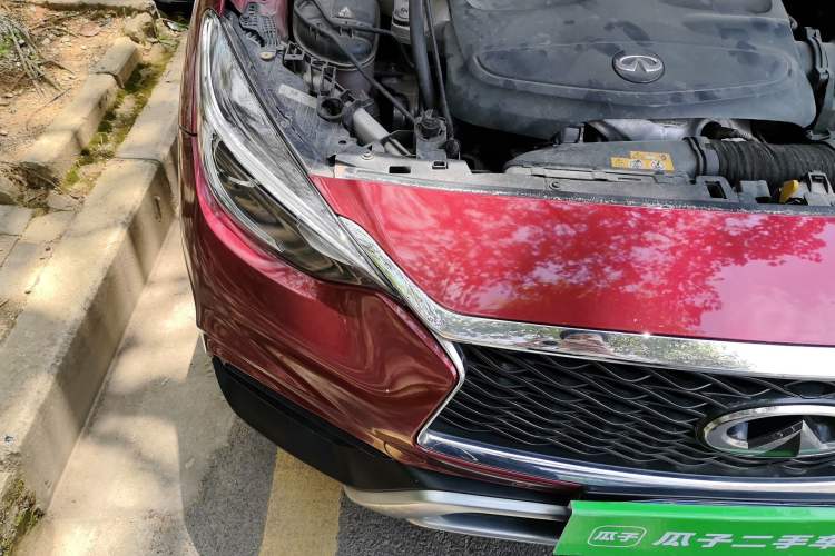 Used Infiniti QX30 2017 2.0T Four-Wheel Drive Sport Edition Engine Bay Right