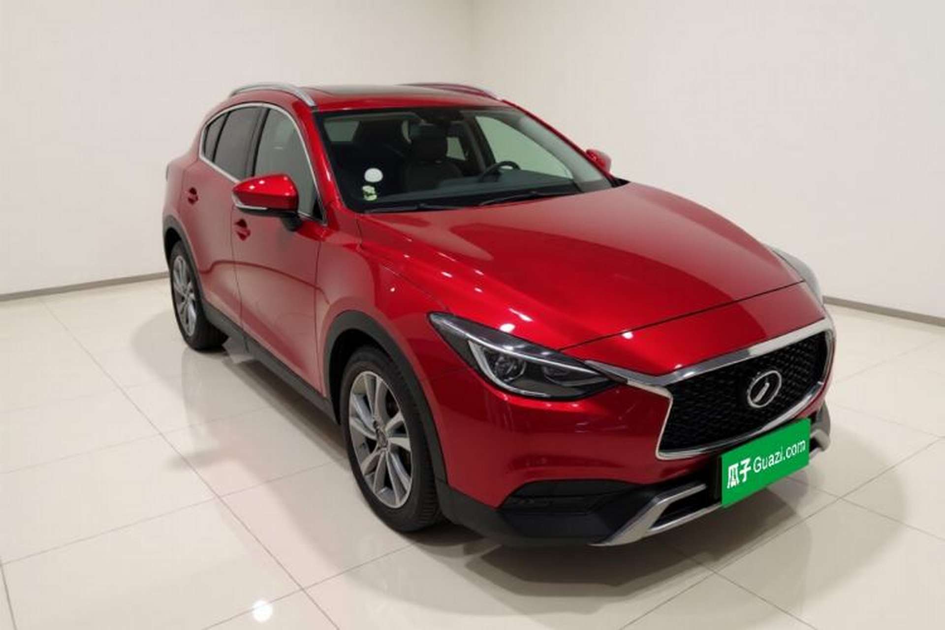 Used Infiniti QX30 2017 1.6T Two-Wheel-Drive Sport Edition Exterior 2