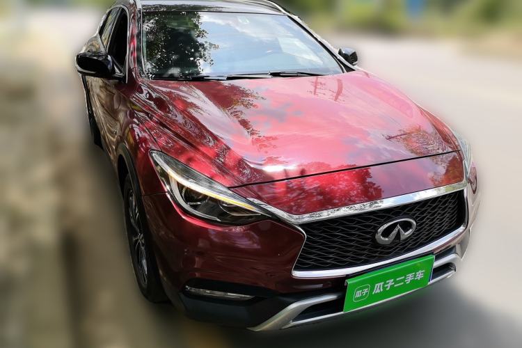 Used Infiniti QX30 2017 2.0T Four-Wheel Drive Sport Edition Front Right 45 Deg
