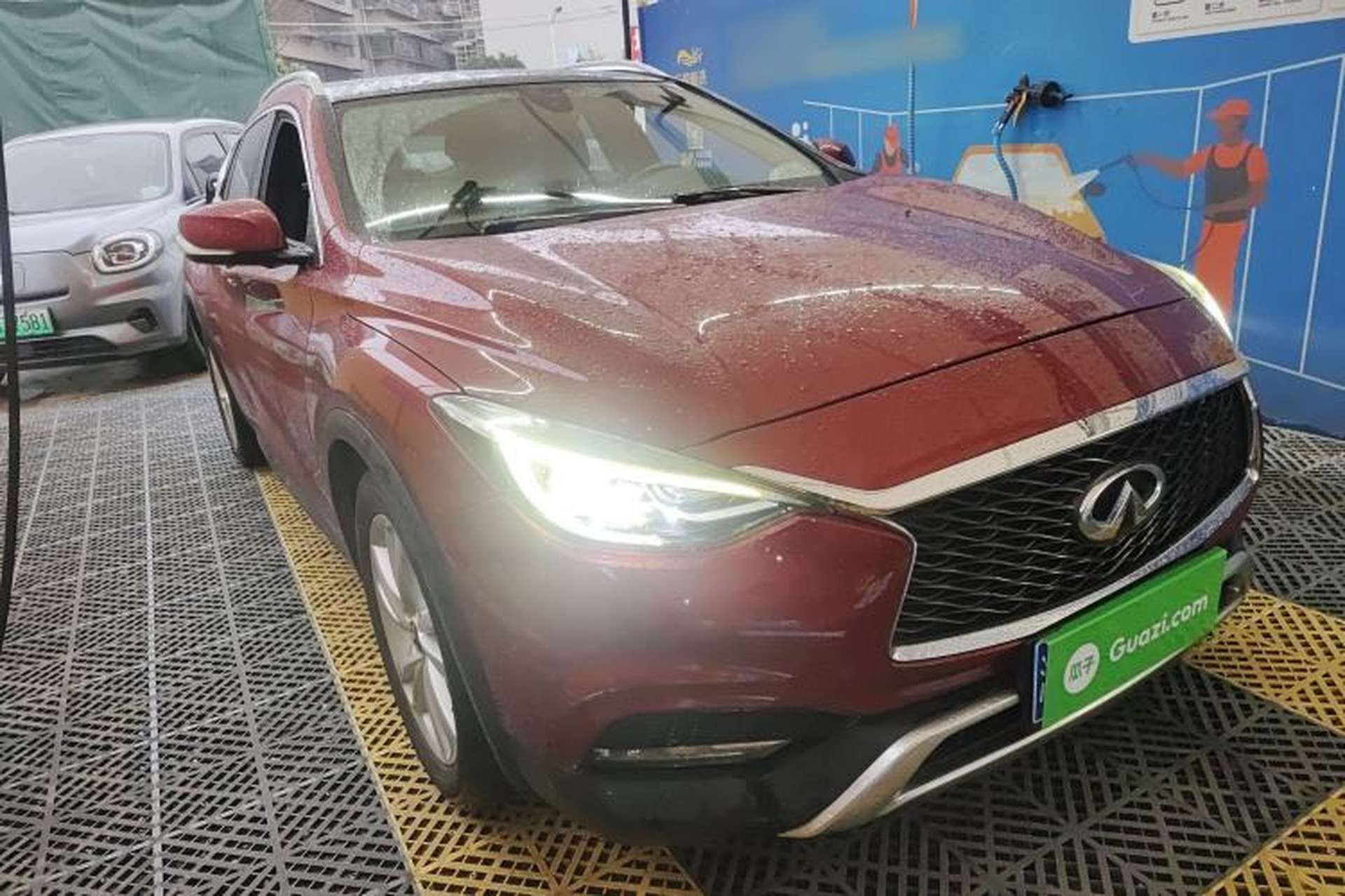 Used Infiniti QX30 2017 1.6T Two-Wheel-Drive Sport Edition Front Right 45 Deg