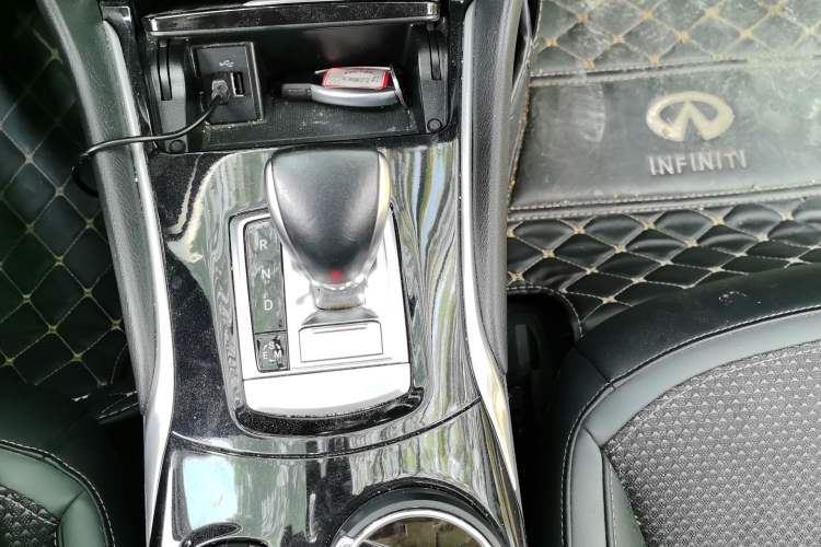 Used Infiniti QX30 2017 2.0T Four-Wheel Drive Sport Edition Gear Lever