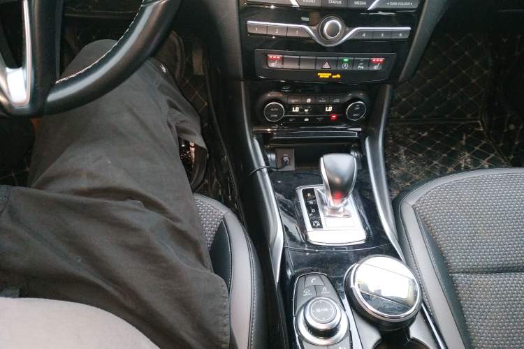 Used Infiniti QX30 2017 2.0T Four-Wheel Drive Sport Edition Gear Lever