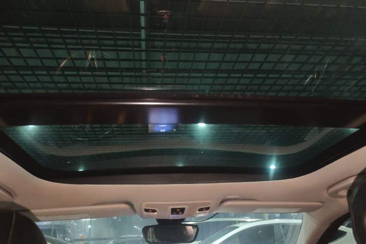 Used Infiniti QX30 2017 1.6T Two-Wheel-Drive Sport Edition Headliner