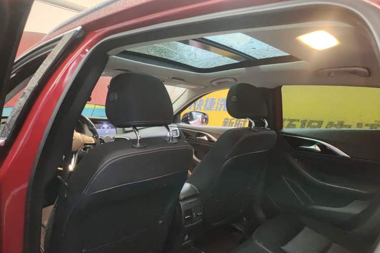 Used Infiniti QX30 2017 1.6T Two-Wheel-Drive Sport Edition Headliner