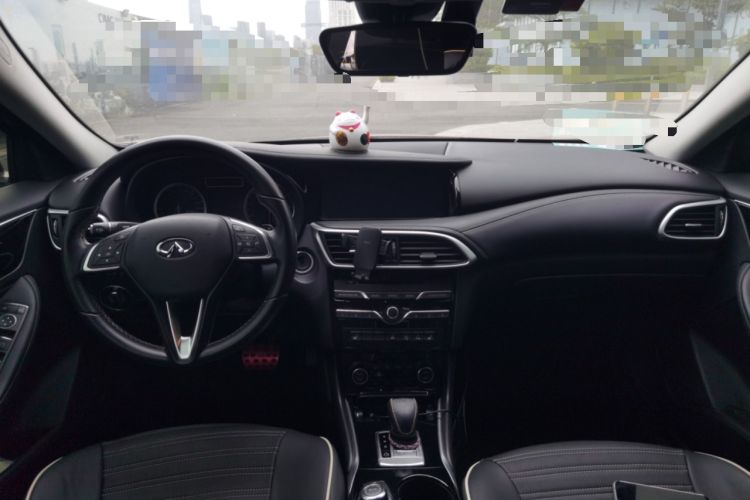Used Infiniti QX30 2017 1.6T Two-Wheel-Drive Sport Edition Interior 2