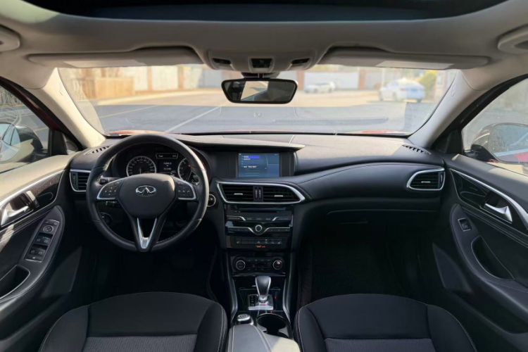 Used Infiniti QX30 2017 1.6T Two-Wheel-Drive Sport Edition Interior 2