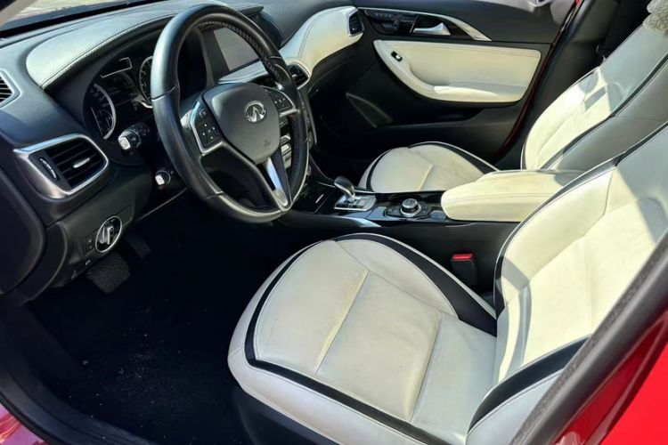 Used Infiniti QX30 2017 1.6T Two-Wheel-Drive Sport Edition Interior 3