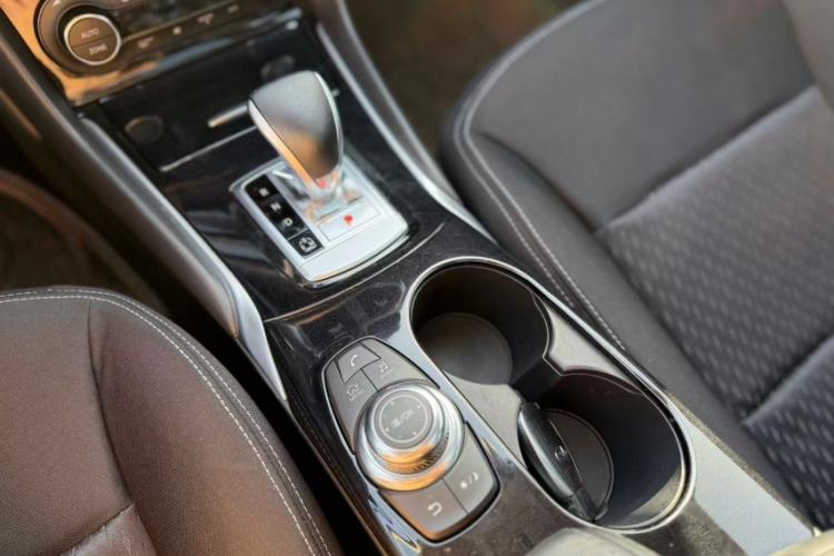 Used Infiniti QX30 2017 1.6T Two-Wheel-Drive Sport Edition Interior 3