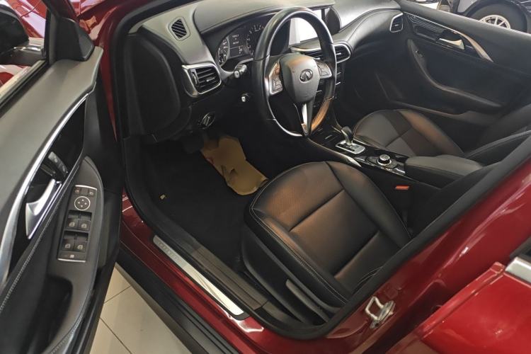 Used Infiniti QX30 2017 1.6T Two-Wheel-Drive Sport Edition Interior 3