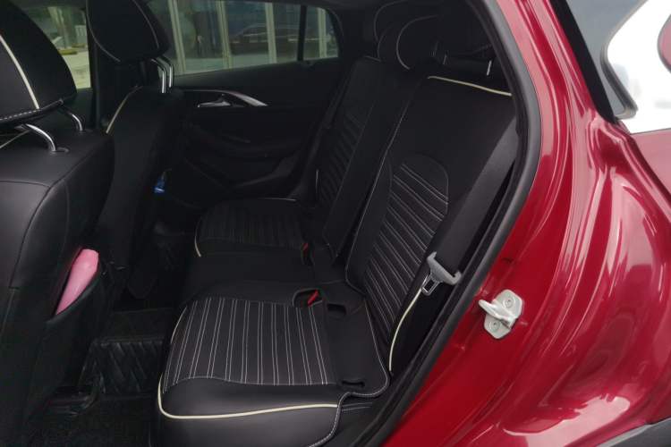Used Infiniti QX30 2017 1.6T Two-Wheel-Drive Sport Edition Interior 4