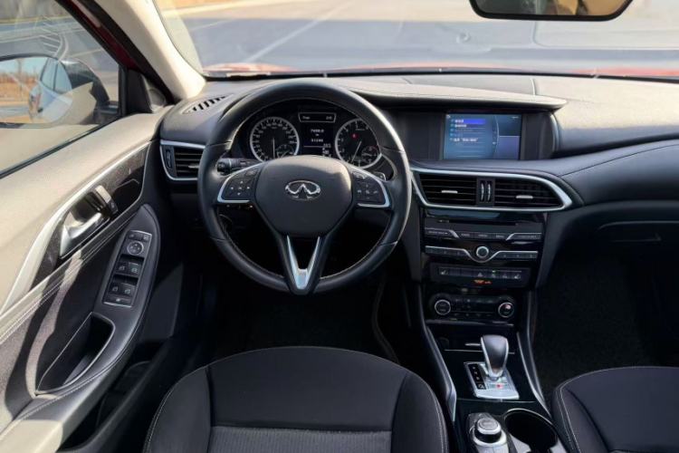 Used Infiniti QX30 2017 1.6T Two-Wheel-Drive Sport Edition Interior 4