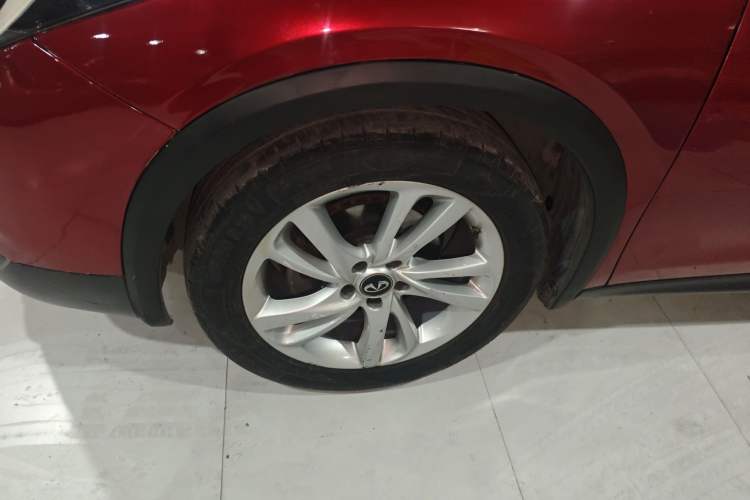 Used Infiniti QX30 2017 1.6T Two-Wheel-Drive Sport Edition Left Front Wheel Hub