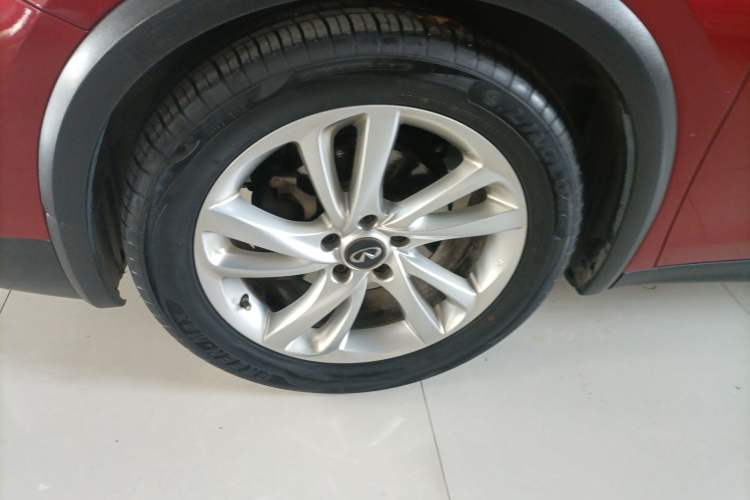 Used Infiniti QX30 2017 1.6T Two-Wheel-Drive Sport Edition Left Front Wheel Hub