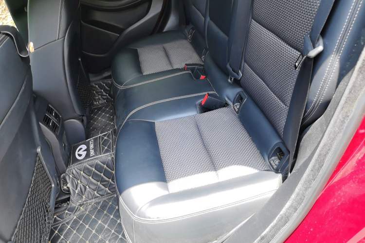 Used Infiniti QX30 2017 2.0T Four-Wheel Drive Sport Edition Left Rear Seat