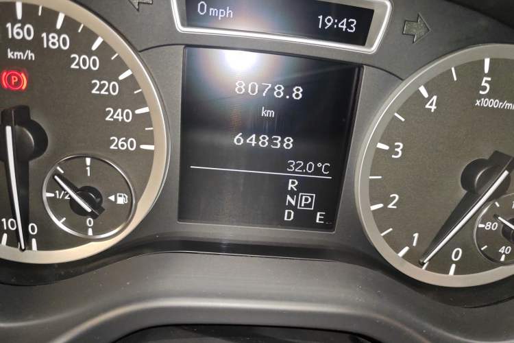 Used Infiniti QX30 2017 1.6T Two-Wheel-Drive Sport Edition Odometer Close Up