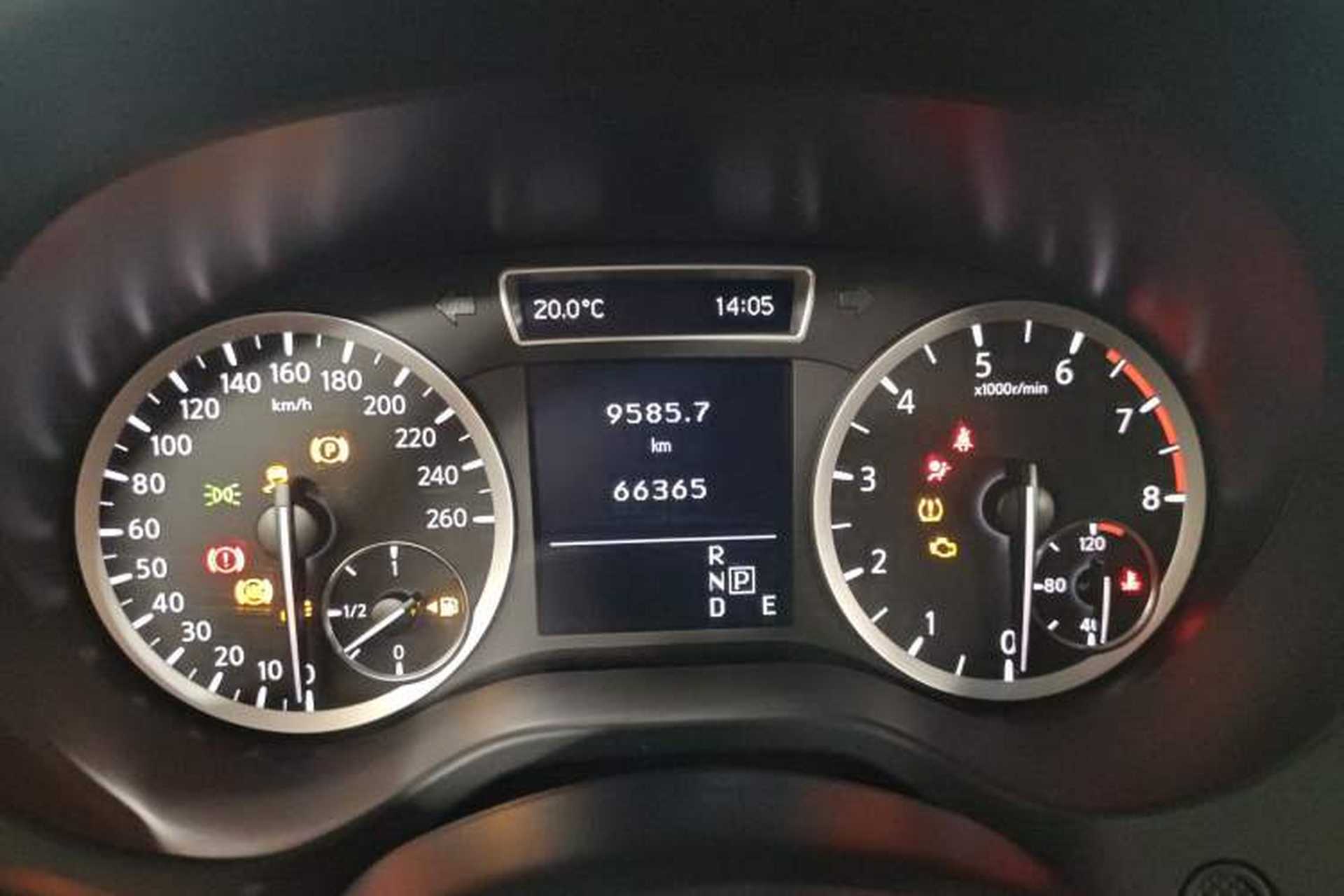 Used Infiniti QX30 2017 1.6T Two-Wheel-Drive Sport Edition Odometer Close Up