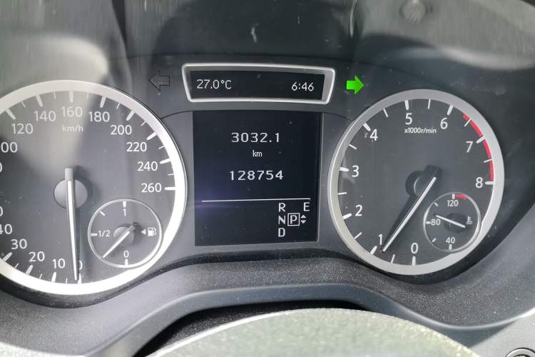 Used Infiniti QX30 2017 2.0T Four-Wheel Drive Sport Edition Odometer Close Up