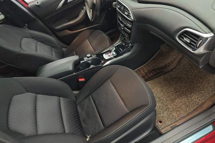 Used Infiniti QX30 2017 1.6T Two-Wheel-Drive Sport Edition Right Front Seat