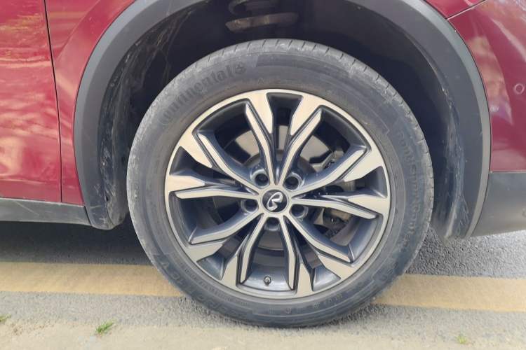 Used Infiniti QX30 2017 2.0T Four-Wheel Drive Sport Edition Right Front Wheel Hub