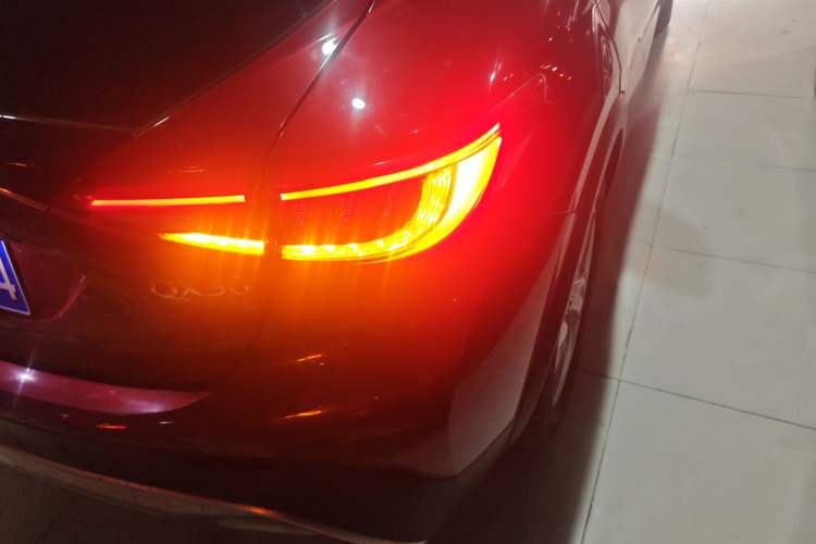 Used Infiniti QX30 2017 1.6T Two-Wheel-Drive Sport Edition Right Rear Taillight