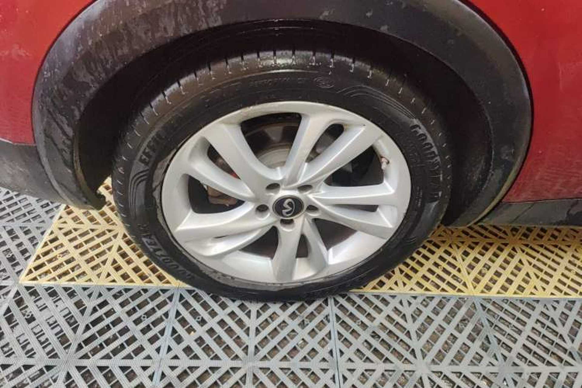 Used Infiniti QX30 2017 1.6T Two-Wheel-Drive Sport Edition Right Rear Wheel Hub