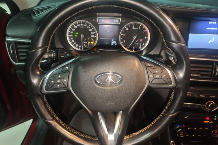 Used Infiniti QX30 2017 1.6T Two-Wheel-Drive Sport Edition Steering Wheel
