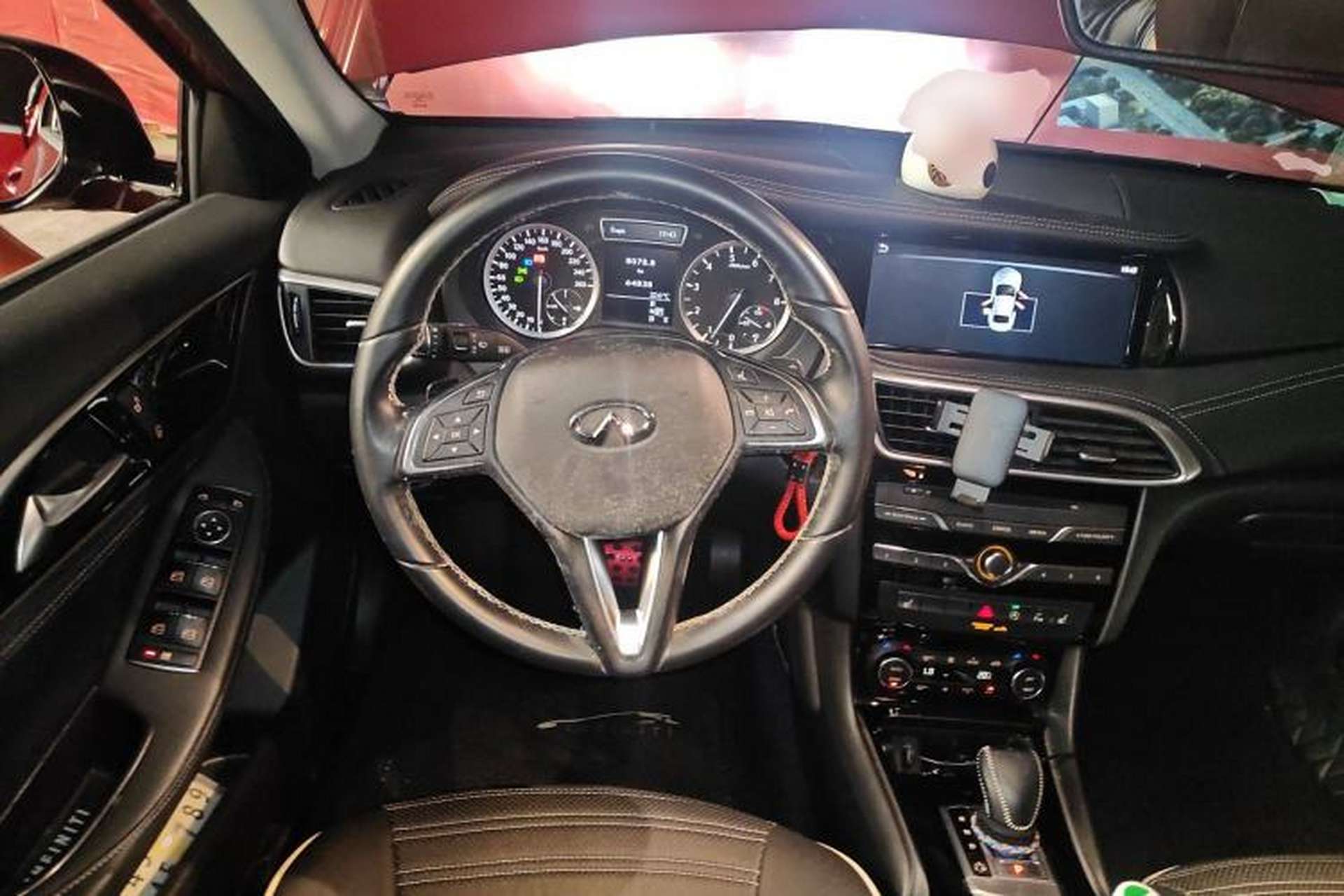 Used Infiniti QX30 2017 1.6T Two-Wheel-Drive Sport Edition Steering Wheel