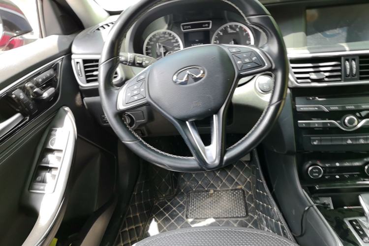 Used Infiniti QX30 2017 2.0T Four-Wheel Drive Sport Edition Steering Wheel