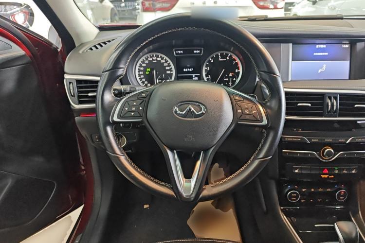 Used Infiniti QX30 2017 1.6T Two-Wheel-Drive Sport Edition Steering Wheel