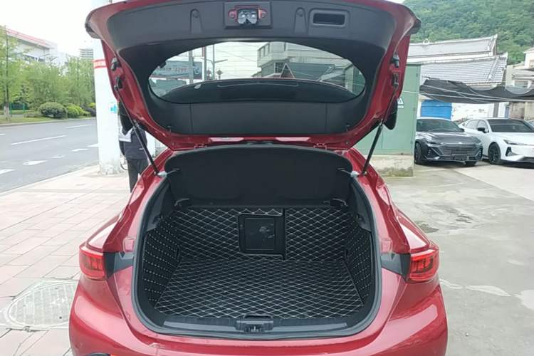 Used Infiniti QX30 2017 2.0T Four-Wheel Drive Sport Edition Trunk
