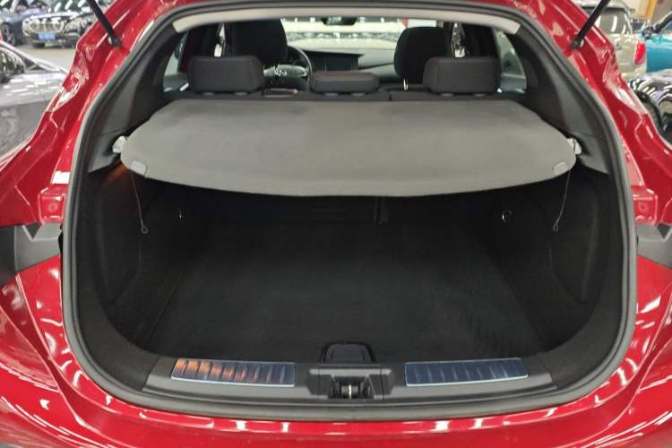 Used Infiniti QX30 2017 1.6T Two-Wheel-Drive Sport Edition Trunk