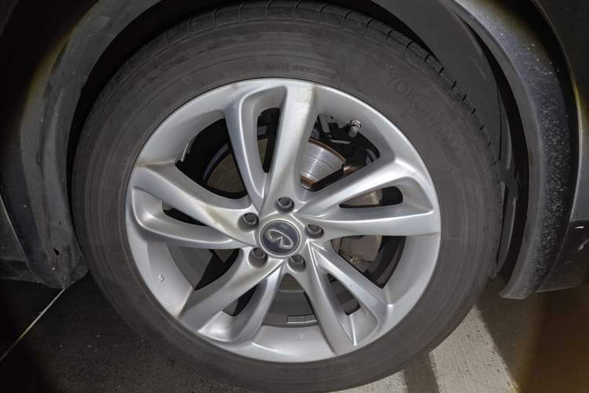 Used Infiniti QX30 2017 1.6T Two-Wheel-Drive Sport Edition Right Front Wheel Hub