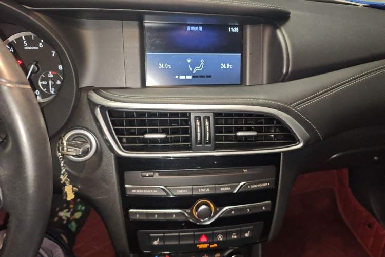 Used Infiniti QX30 2017 1.6T Two-Wheel-Drive Sport Edition Audio And AC Panel