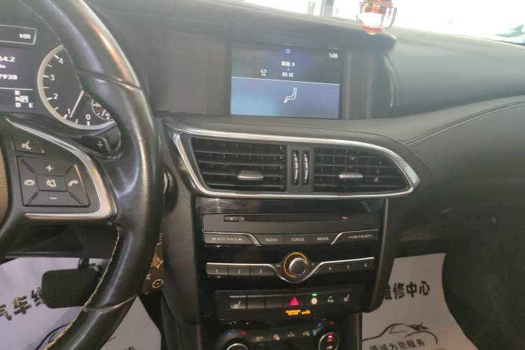 Used Infiniti QX30 2017 1.6T Two-Wheel-Drive Sport Edition Audio And AC Panel