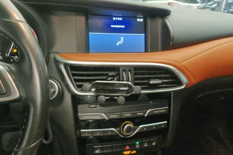 Used Infiniti QX30 2017 2.0T Four-Wheel Drive Sport Edition Audio And AC Panel