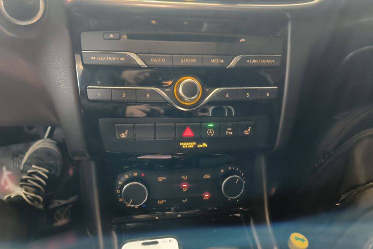Used Infiniti QX30 2017 2.0T Four-Wheel Drive Fashion Edition Audio And AC Panel