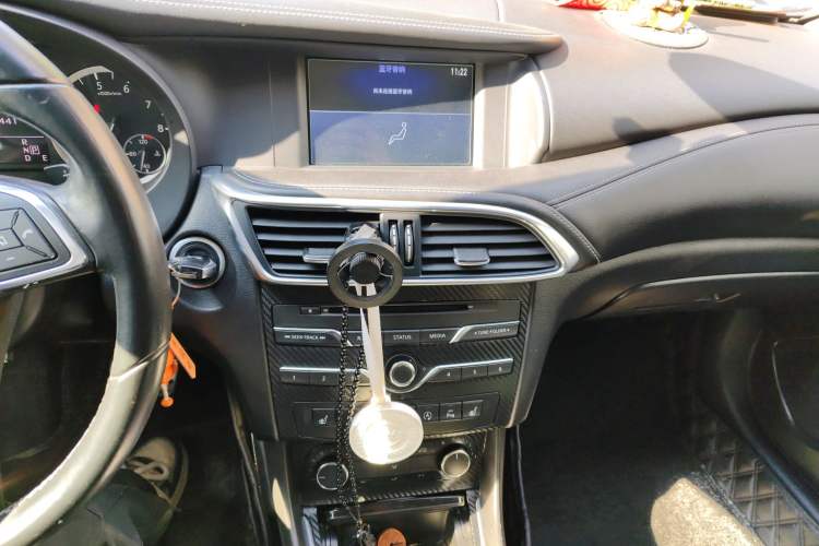 Used Infiniti QX30 2017 2.0T Four-Wheel Drive Fashion Edition Audio And AC Panel