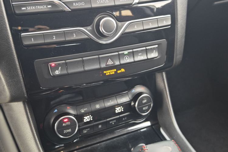 Used Infiniti QX30 2017 1.6T Two-Wheel-Drive Sport Edition Audio And AC Panel