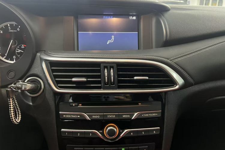 Used Infiniti QX30 2017 2.0T Four-Wheel Drive Fashion Edition Audio And AC Panel
