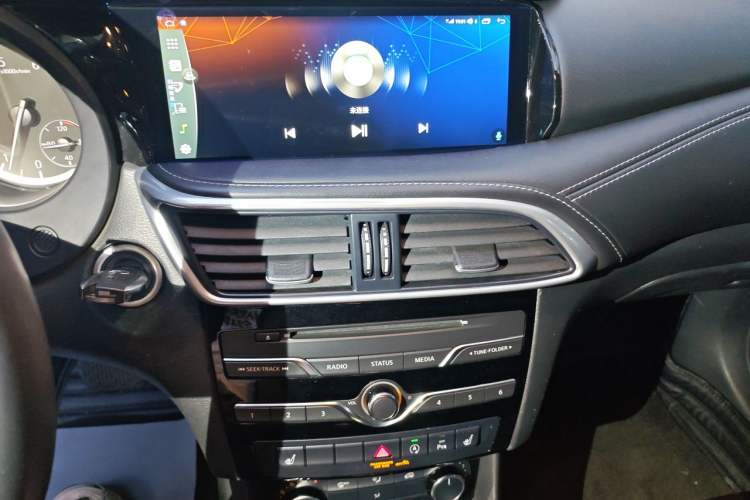 Used Infiniti QX30 2017 1.6T Two-Wheel Drive Fashion Edition Audio And AC Panel