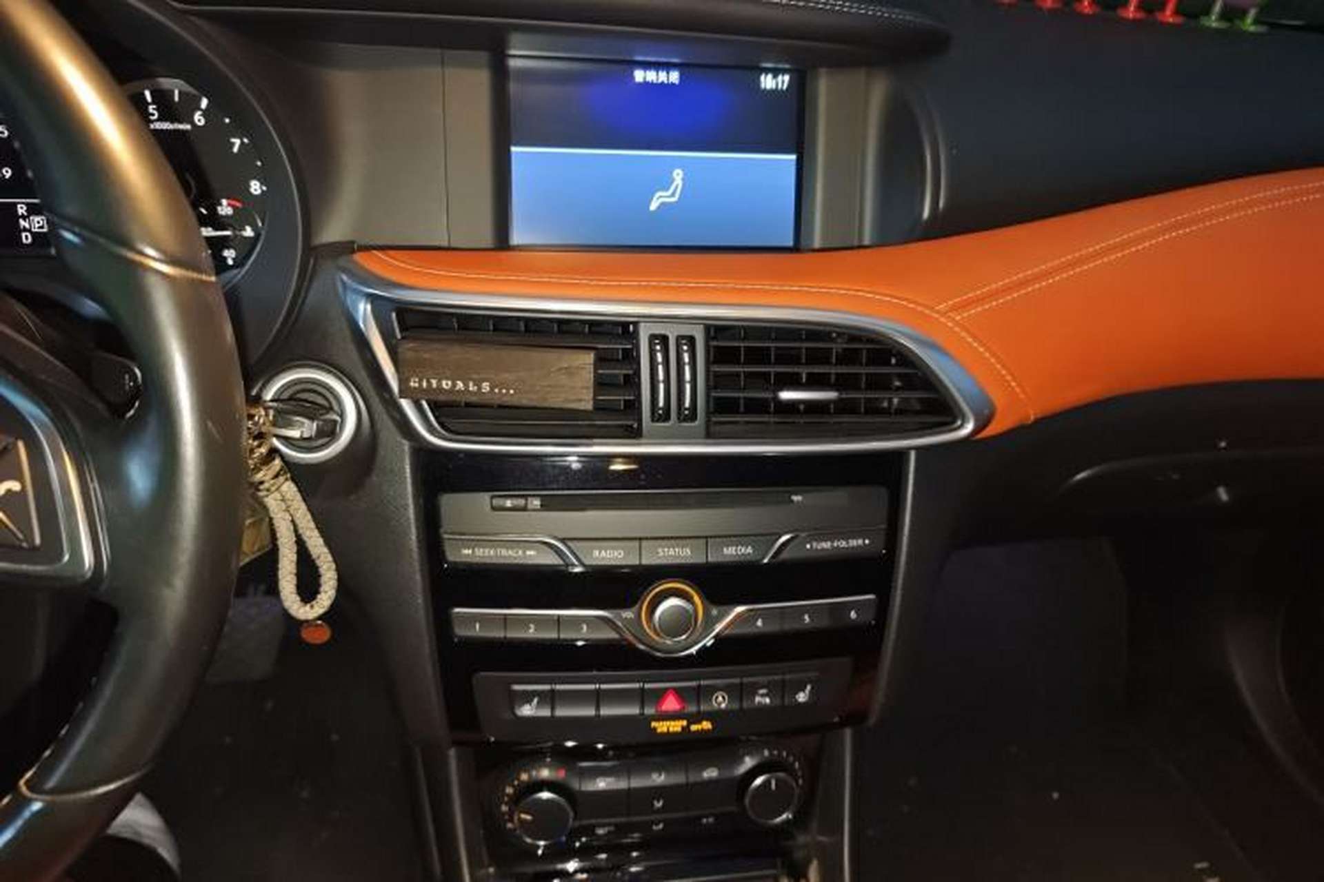 Used Infiniti QX30 2017 2.0T Four-Wheel Drive Sport Edition Audio And AC Panel