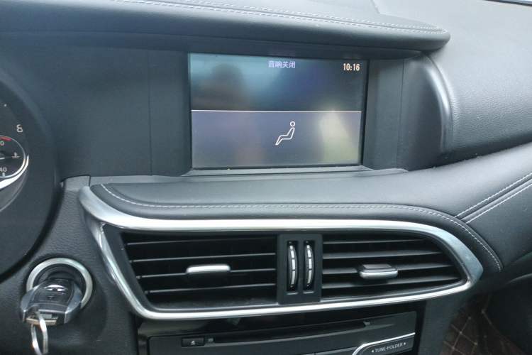 Used Infiniti QX30 2017 2.0T Four-Wheel Drive Fashion Edition Audio And AC Panel
