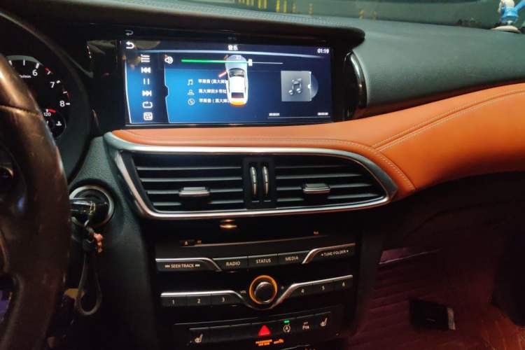 Used Infiniti QX30 2017 2.0T Four-Wheel Drive Sport Edition Audio And AC Panel