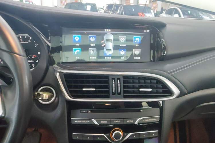 Used Infiniti QX30 2017 2.0T Four-Wheel Drive Fashion Edition Audio And AC Panel