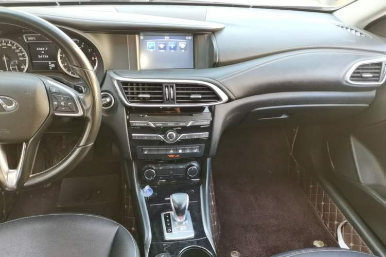 Used Infiniti QX30 2017 1.6T Two-Wheel Drive Fashion Edition Audio And AC Panel