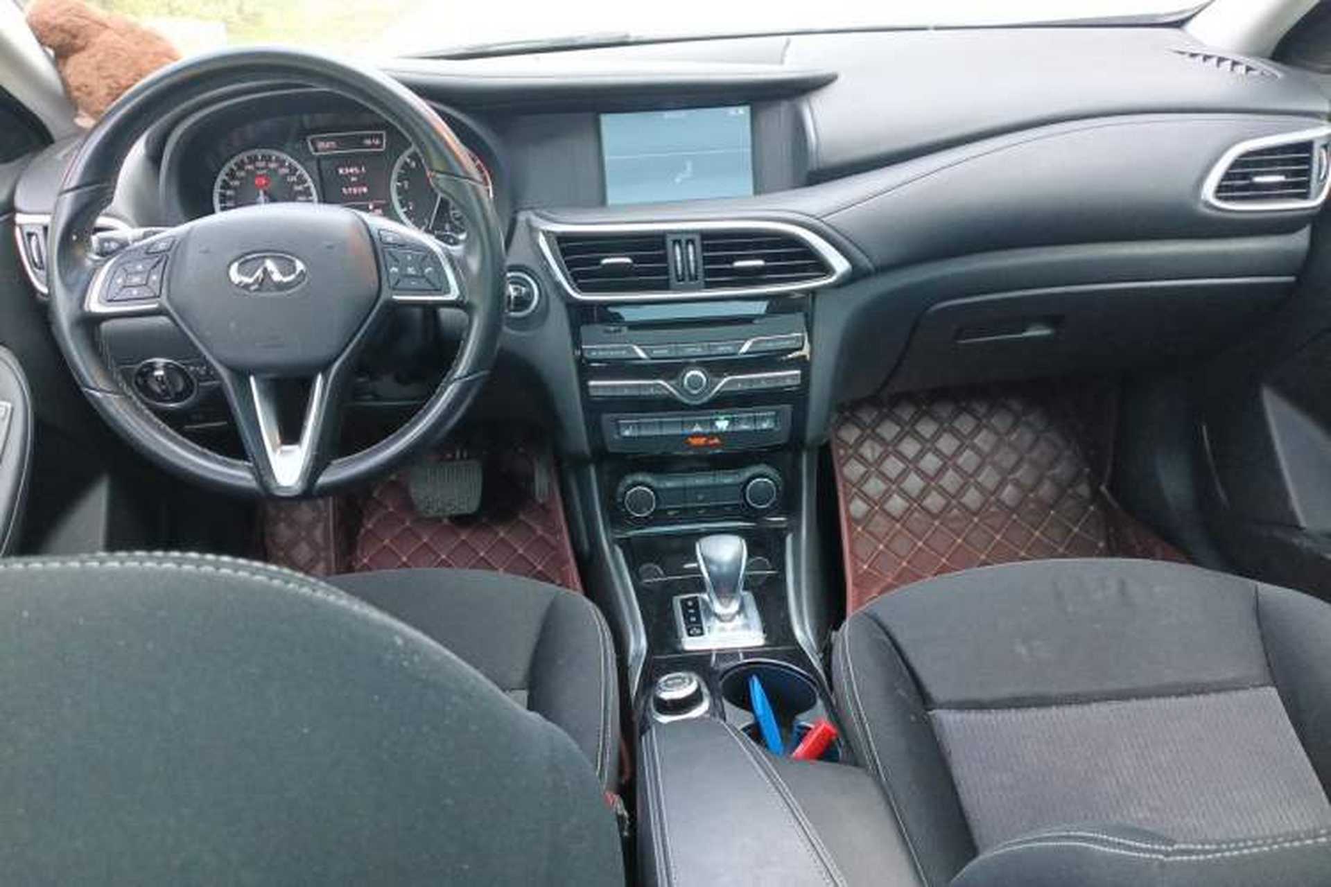 Used Infiniti QX30 2017 2.0T Four-Wheel Drive Fashion Edition Center Console