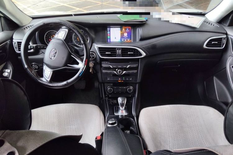 Used Infiniti QX30 2017 1.6T Two-Wheel Drive Fashion Edition Center Console