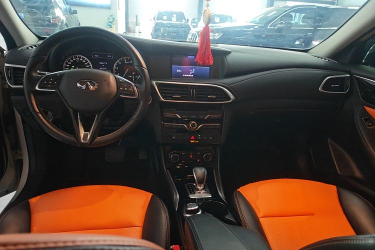 Used Infiniti QX30 2017 1.6T Two-Wheel Drive Fashion Edition Center Console
